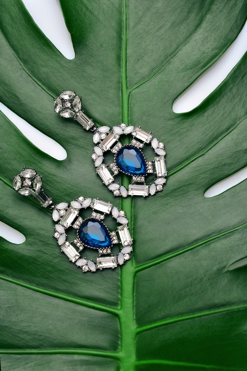 Seraph bold crystal cluster cocktail statement ring silver-tone